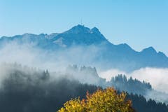 Herbstliche Nebelschwaden. (Bild: Hans-Jörg Nüesch)