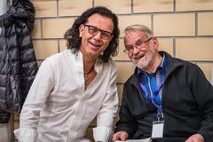 Franz Griesbacher von den Paldauern zusammen mit dem Journalisten der Zuger Zeitung, Martin Mühlebach. (Bild: Christian H. Hildebrand (Baar, 27. Oktober 2018))
