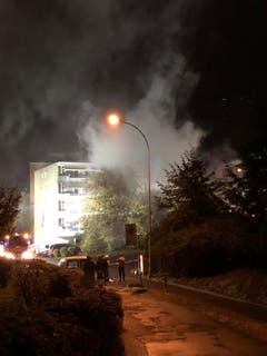 Das Gebiet um das betroffene Haus ist abgesperrt. (Bild: Flurina Valsecchi, 28. Oktober 2018)