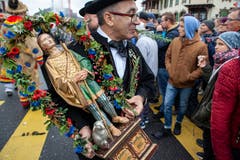 Mit einer Statue werden Spenden gesammelt. (Bild: Edi Ettlin (Buochs, 28. Oktober 2018))