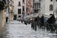 Die Strassen in Venedig werden zu Kanälen. (Bild: Andrea Merola/Keystone (29. Oktober 2019))
