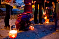Auch Räbeliechtli-Umzüge erlebten in der Schweiz im Zuge der Ausbreitung von Halloween einen neuen Aufschwung. (Bild: Urs Bucher)