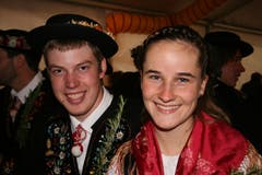 Angelina Gisler und Simon Odermatt geniessen das Fest.