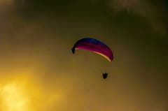 Flug in den Abend. (Bild: Toni Sieber)