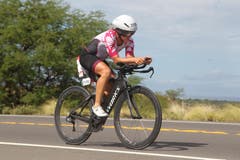 Eine Rakete auf zwei Rädern: Barbara Scherrer war in Hawaii sehr schnell unterwegs. Bilder: PD