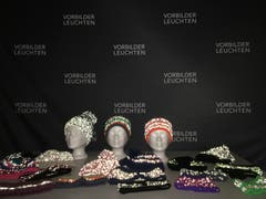 Dank eines reflektierenden Garnfadens leuchten die Strickmützen der Aktion «Vorbilder leuchten» der terzStiftung Schweiz in der Dämmerung und Dunkelheit. (Bild: PD)