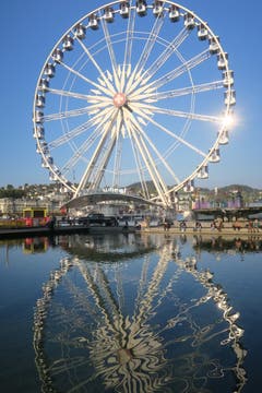 Es kann losgehen, das Riesenrad steht. A d'Määss uf Luzern göhnd alli Lüt gern. (Bild: Edi Ulmi (Luzern, 4. Oktober 2018))