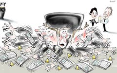 Sorgentelefon-Manager. St.Gallen erhält einen City Manager. Dieser soll sich um die Anliegen von allerlei Anspruchsgruppen in der Innenstadt kümmern. Standortförderin Isabel Schorer und Pro-City-Präsident Ralph Bleuer können sich also bald zurücklehnen und anstossen: In Zukunft nimmt jemand anders das Sorgentelefon ab. (Illustration: Corinne Bromundt - 6. Oktober 2018)