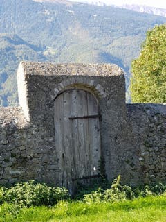 Das Tor zu den Reben in Maienfeld. (Bild: Reto Schlegel)