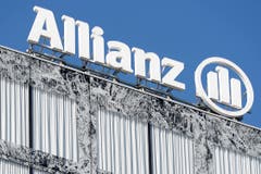 In den kommenden drei Jahren will Allianz Schweiz 150 ihrer 3600 Stellen abbauen. Auch bei anderen Ausgaben wird gespart. Damit will sich die Schweizer Tochter des deutschen Versicherungsriesen für den verschärften Wettbewerb wappnen. Die ersten zwanzig Mitarbeitenden erhielten diesen Monat die Kündigung. Bild: Walter Bieri/Keystone