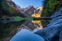 Der Seealpsee im goldigen Herbst. (Bild: Luciano Pau)