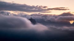 Langzeitbelichtung während dem Sonnenuntergang mit Nebel im Alpstein. (Bild: Nicolas Giovanettoni)