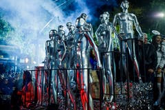 Es gab auch unheimlich Schönes zu sehen an der Parade durch Greenwich Village. (Bild: Andres Kudacki/AP (New York, 31. Oktober 2018)