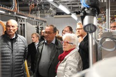 Besuch von Bundesrat Johann Schneider-Ammann am FDP-Partetag Obwalden in der Käserei Seiler in Giswil. Auf dem Rundgang, in der Mitte alt Regierungsrat Paul Federer(Bild: Markus von Rotz (Giswil, 31. Oktober 2018))