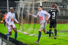 Der Regen scheint den FCL-Spielern nichts auszumachen. (Bild: Martin Meienberger/freshfocus)