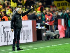 Dortmunds Schweizer Trainer Lucien Favre gibt die Richtung vor und coacht sein Team zum Sieg gegen Bayern. Er und Dortmund bleiben ungeschlagener Leader (Bild: KEYSTONE/AP/MARTIN MEISSNER)