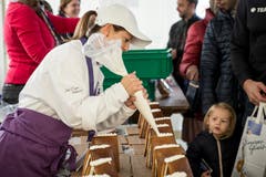 Mengenweise Zuckerguss diente für die Häuschen als Bauleim. (Bild: Manuela Jans-Koch, Malters, 10. November 2018)