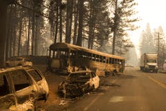 Apokalyptische Stimmung in Butte County: Verlassene Autos geflohener Anwohner. (Bild: Peter Dasilva/EPA (9. November 2018))