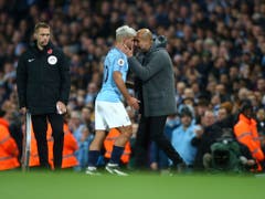 Der Trainer und der Torschütze: Manchester Citys Pep Guardiola (rechts) und Sergio Agüero beim Derbysieg gegen Manchester United (Bild: KEYSTONE/AP/DAVE THOMPSON)