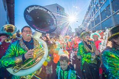 Fasnachtsauftakt vor dem Waaghaus in St.Gallen. (Bild: Urs Bucher)
