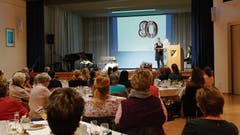 Interessiert hörten die Besucherinnen Referentin Ilana Schubert bei ihren Ausführungen zu.