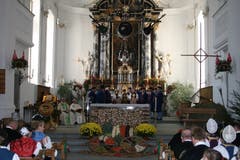Die wunderbar geschmückte Pfarrkirche in Beckenried. (Bilder: Sepp Odermatt (11. November 2018))