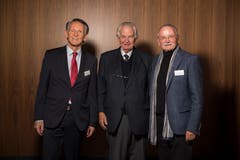 Seit vielen Jahren mit der Weihnachtsaktion verbunden: Hans Schmid (Schmid Unternehmerstiftung), Franz Kurzmeyer (alt Stadtpräsident von Luzern) und Erwin Bachmann (Ehrenpräsident Weihnachtsaktion). (Bild: Dominik Wunderli (Luzern, 13. November 2018))