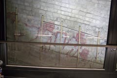 Trotz Sanierung erinnern noch Reste eines Graffiti im Mühleggbahntunnel an frühere Aktivitäten von St.Jörgler Nachtbuben.
