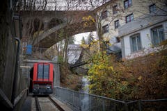 Gleich verschwindet die Kabine im Tunnel.