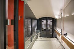 Blick in die Bahnkabine aus der Bergstation Richtung Altstadt.