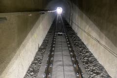 Ein Blick zurück durch den Mühleggbahn-Tunnel. Es ist offensichtlich, dass die ehemalige «Tropfsteinhöhle», wie die Tunnelröhre von Fahrgästen ab und an spöttisch betitelt wurde, gründlich saniert ist.