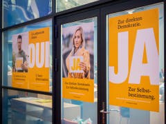Der SVP gelingt es kaum, ausserhalb ihrer Wählerbasis Stimmende für ihre Selbstbestimmungsinitiative abzuholen. (Bild: KEYSTONE/ANTHONY ANEX)