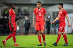 Enttäuschung bei Denis Zakaria, Leo Lacroix und Fabian Schär (von links). (Bild: Ennio Leanza / Keystone (Lugano, 14. November 2018))