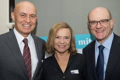 Bettina Schibli, «Luzerner Zeitung», flankiert von Wolfgang Bliem und Rudolf Widmer (rechts), beide Grand Casino Luzern AG. Bild: Eveline Beerkircher