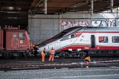Dort kam es vor eineinhalb Jahren zur Entgleisung eines Trenitalia-Zuges. Ob die Weichen der Auslöser für das Ereignis waren, ist immer noch Gegenstand einer Untersuchung. (Bild: Pius Amrein (Luzern, 23. März 2017)) Dennoch hat die SBB den Ersatz derselbigen beschlossen. In Basel kam es bei den selben Weichen ebenfalls zu einer Entgleisung.