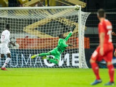 Yvon Mvogo verhinderte mit zwei guten Interventionen in der ersten Halbzeit einen früheren Treffer der Gäste aus Katar (Bild: KEYSTONE/ENNIO LEANZA)