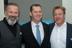 Von links: Thomas Dürger (Auviso), Clemens Hunziker (Hotel Schweizerhof) und Martin Elmiger (Auviso). Bild: Eveline Beerkircher