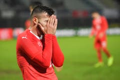 Mag nicht mehr hinsehen: Albian Ajeti. (Bild: Ennio Leanza / Keystone (Lugano, 14. November 2018))