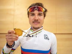Marc Hirschi ist Rad-Strassen-Weltmeister in der U23-Kategorie (Bild: KEYSTONE/EPA/DANIEL KOPATSCH)