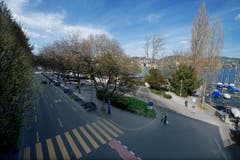 In Luzern fahren die Ersatzbusse ab dem Inseliquai. (Bild: Nadia Schärli (Luzern, 4. April 2016))