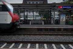 Reisende von und nach Luzern müssen am 17. und 18. November 2018 in den Vorbahnhöfen von den Zügen auf Ersatzbusse umsteigen – beispielsweise am Bahnhof Emmenbrücke. (Bild: Nadia Schärli (Emmenbrücke, 10. August 2016))