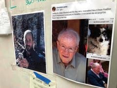 Die Menschen hängen Anschläge auf, um nach Evakuierten, vermissten Familienmitgliedern oder Freunden zu suchen. Aufgenommen ebenfalls in der Neighborhood Church in Chico (Bild: AP Photo/Gillian Flaccus, 13. November 2018).