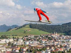 Auch Gregor Deschwanden - hier beim Sommer-Grand-Prix in Einsiedeln - will in der neuen Saison hoch hinaus. (Bild: KEYSTONE/THOMAS HODEL)