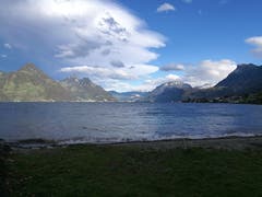 Durch den Föhn gibt es Wellengang am Vierwaldstättersee. (Bild: Urs Gutfleisch (Beckenried, 31. Oktober 2018))