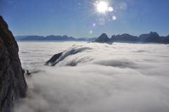 Letzer Blick über das Nebelmeer aus der Seilbahn. (Bild: Edith Schläpfer)