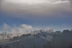 Föhnstimmung über dem Dorf Menzberg. (Bild: Alfred Herzog (Menzberg, 21. November 2018))