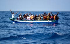 Die Schweiz stimmt dem UNO-Migrationspakt vorläufig nicht zu. Eine spätere Zustimmung schliesst der Bundesrat aber nicht aus: Laut Bundesrat dient der Pakt den Interessen der Schweiz, da dieser einen Rückgang der irregulären Migration anstrebe. Bild: Guglielmo Mangiapane/EPA