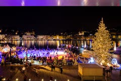 Weihnachtszauber Luzern auf dem Eisfeld Luzern beim Europaplatz Luzern am Samstag, 24. November 2018. (Bild: Philipp Schmidli)