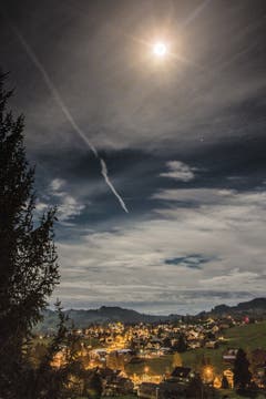 Mondlicht über Speicher. (Bild: Hans-Jörg Nüesch)