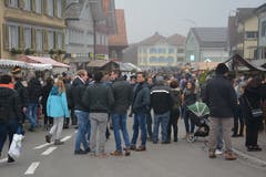 Chlausmarkt in Mosnang. (Bild: Beat Lanzendorfer, 25.11.2018)